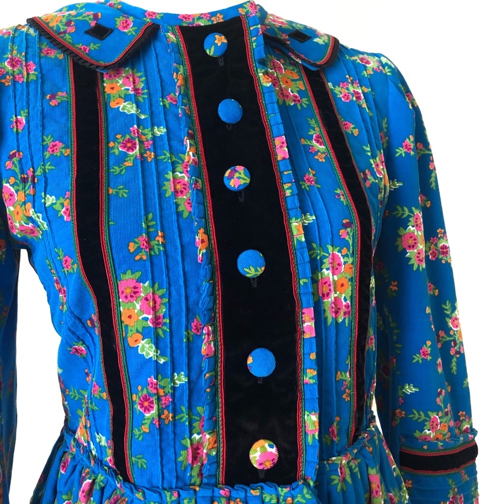 GUCCI runway jacket bouquet on velvet